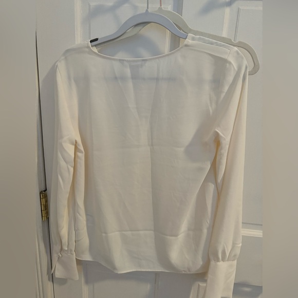 NEW H&M V-Neck Long Sleeve Top in White/Cream - Picture 3 of 3